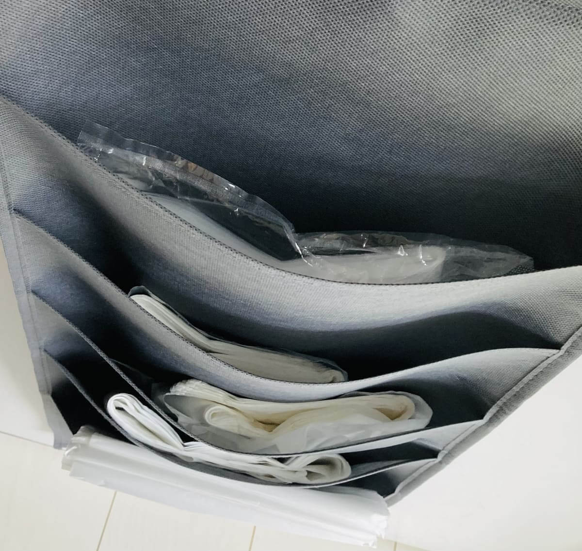 ダイソー「吊り下げシャツ収納」