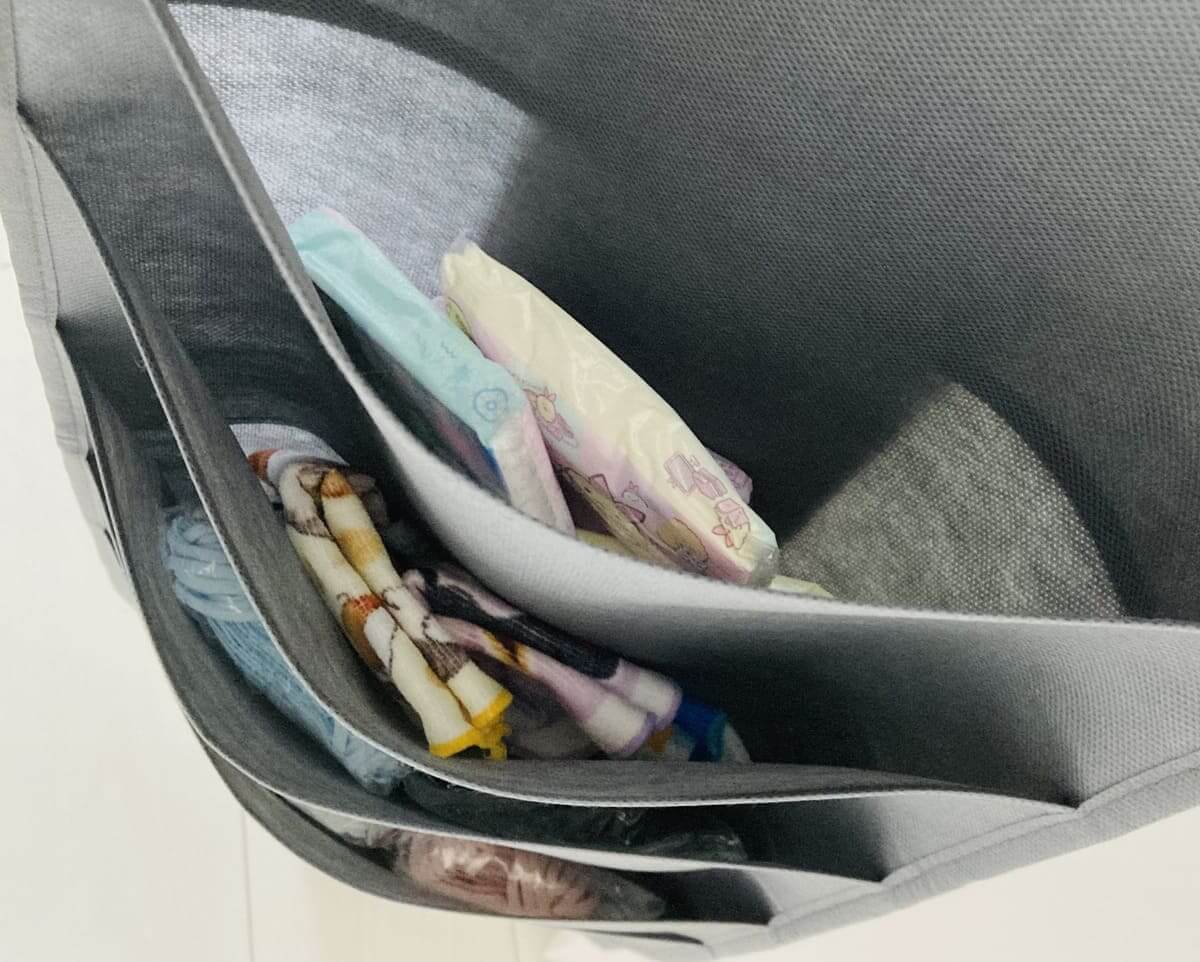 ダイソー「吊り下げシャツ収納」