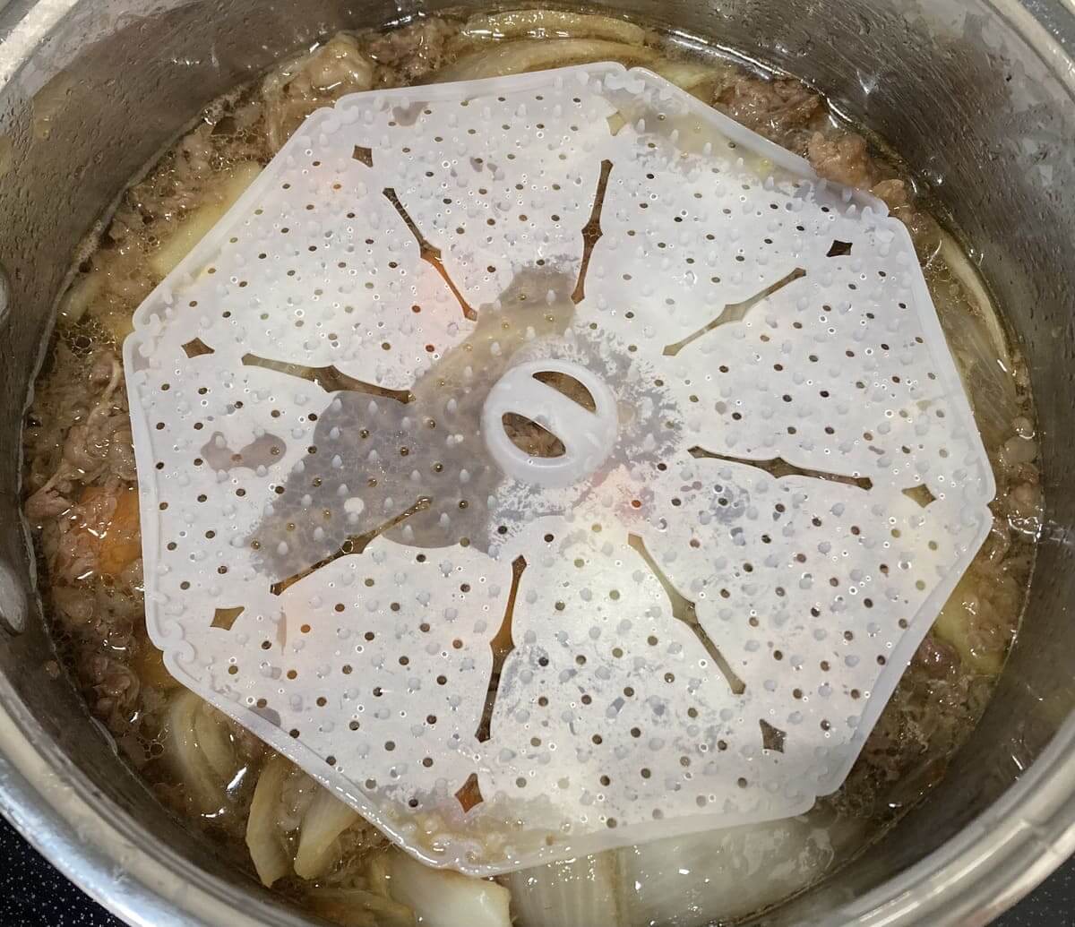 ダイソー「シリコーンあく取り落とし蓋」