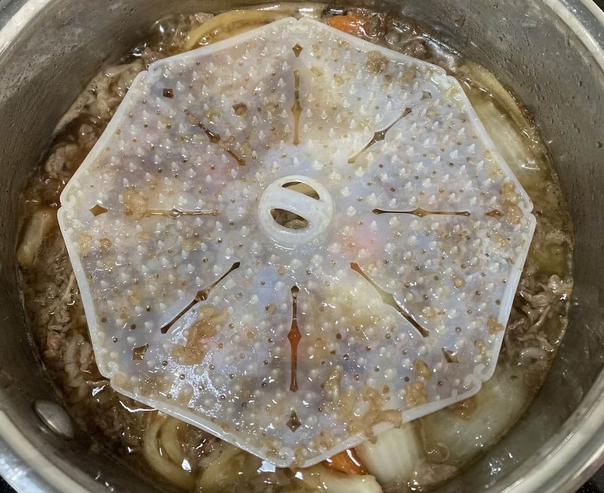 ダイソー「シリコーンあく取り落とし蓋」