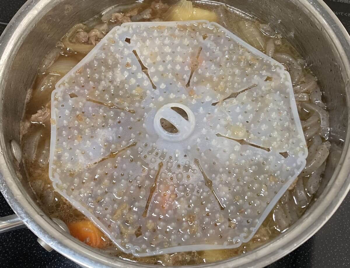 ダイソー「シリコーンあく取り落とし蓋」