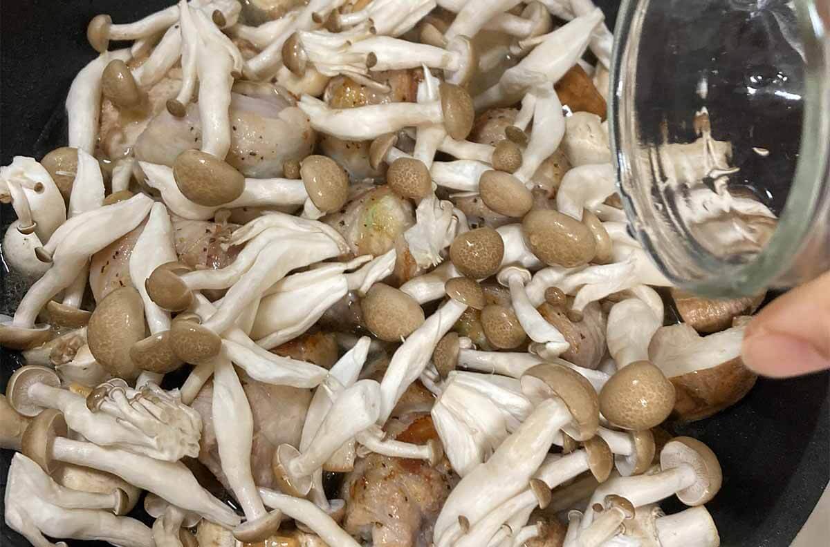 タサン志麻さん「ブロッコリーの肉巻き キノコソース」