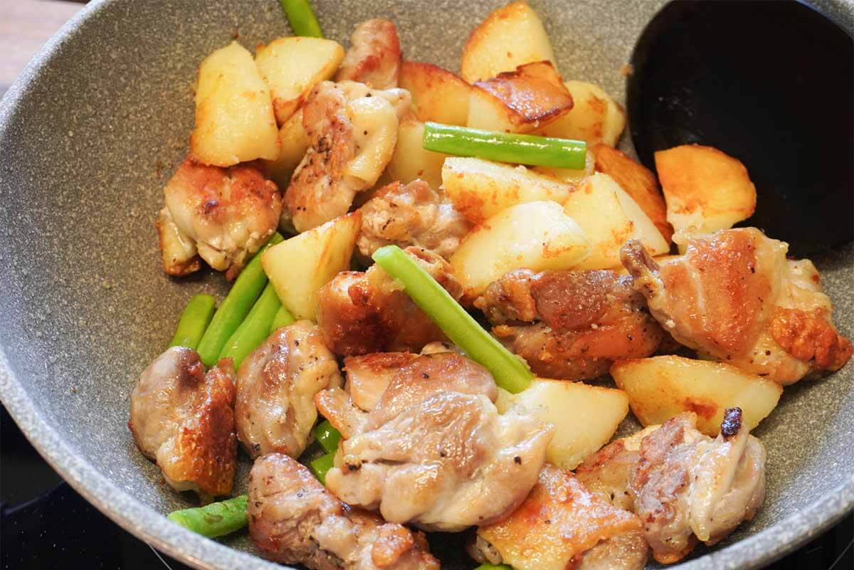 タサン志麻さん「カリカリじゃがいもと鶏のソテー」