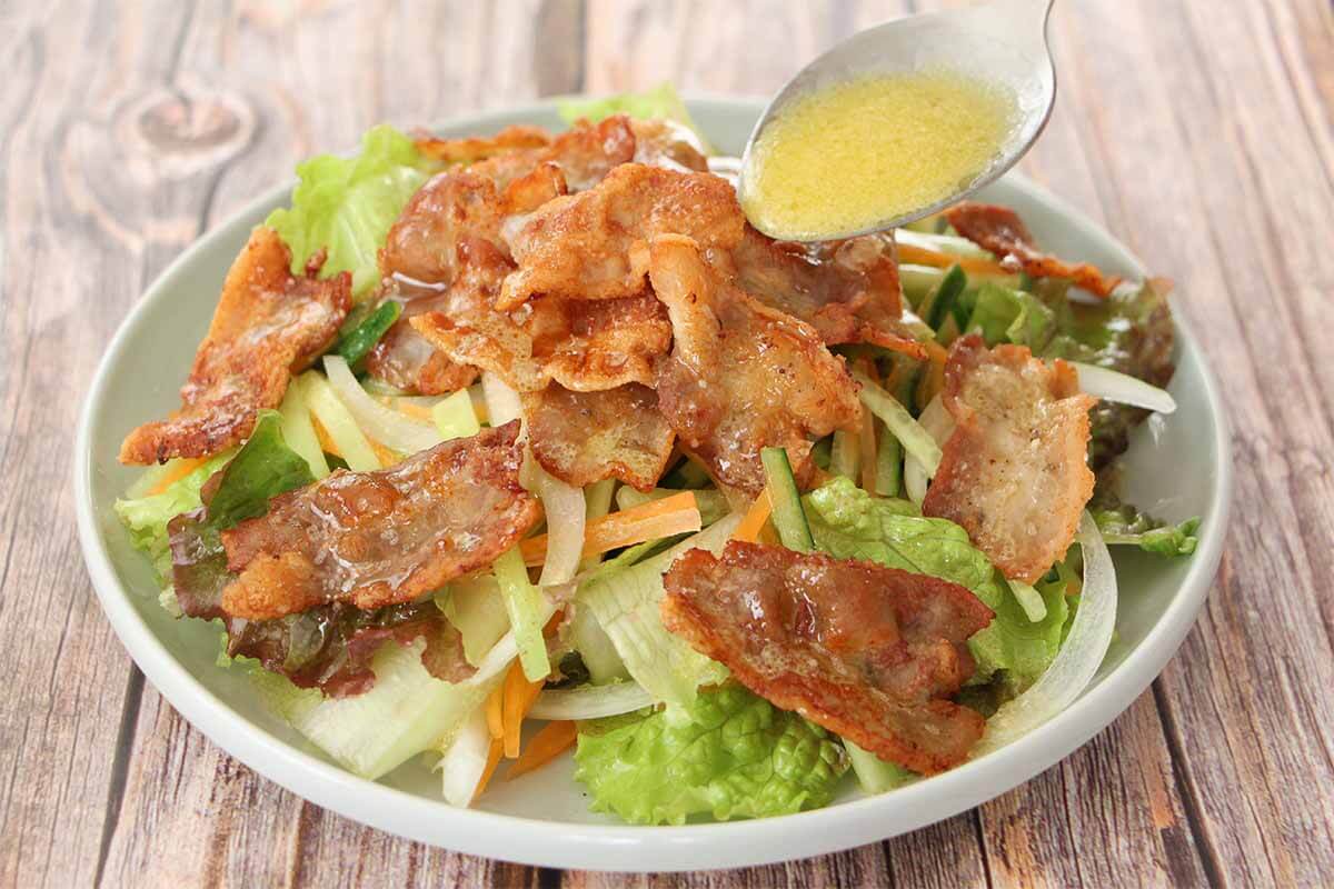 タサン志麻さん「カリカリ豚肉サラダ」