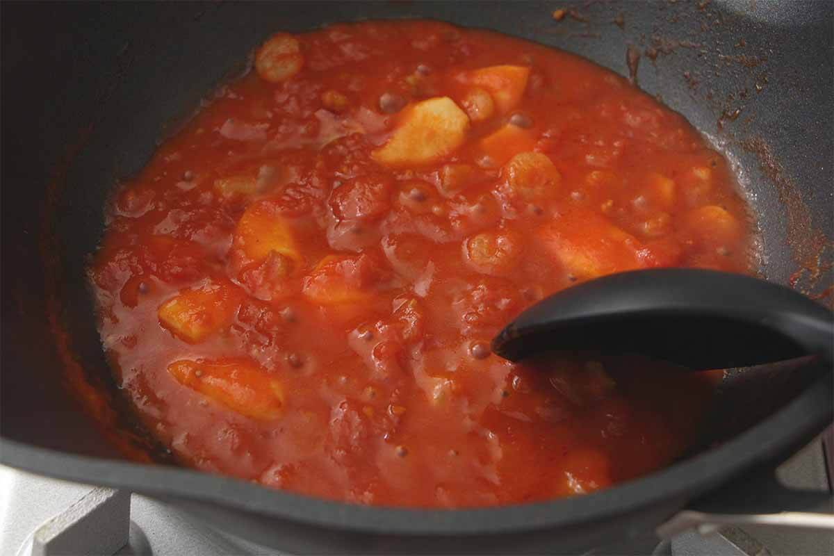 タサン志麻さん「海鮮トマト焼きそば」