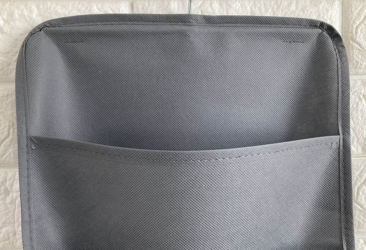 ダイソー「吊り下げシャツ収納」