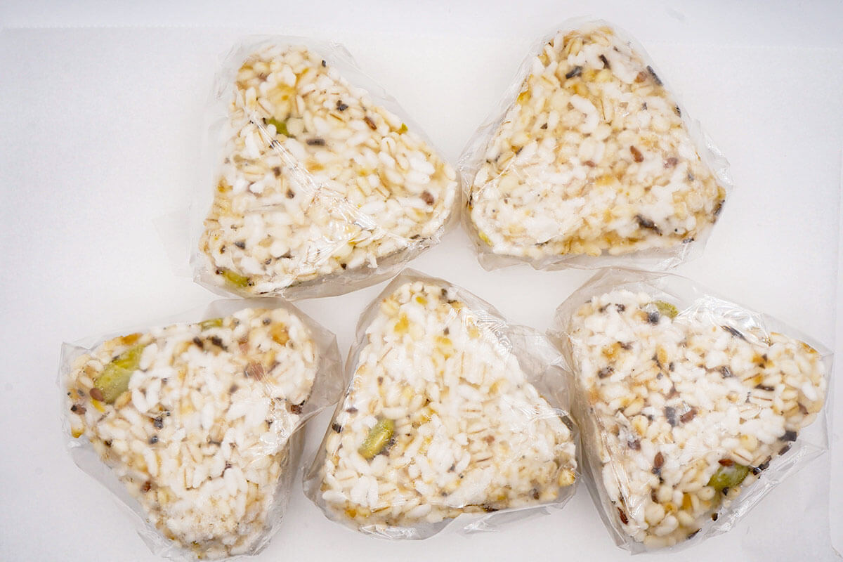 無印良品もち麦ごはんお枝豆塩昆布としらすおにぎり