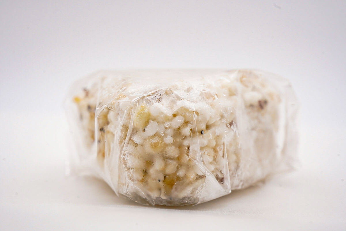 無印良品もち麦ごはんお枝豆塩昆布としらすおにぎり