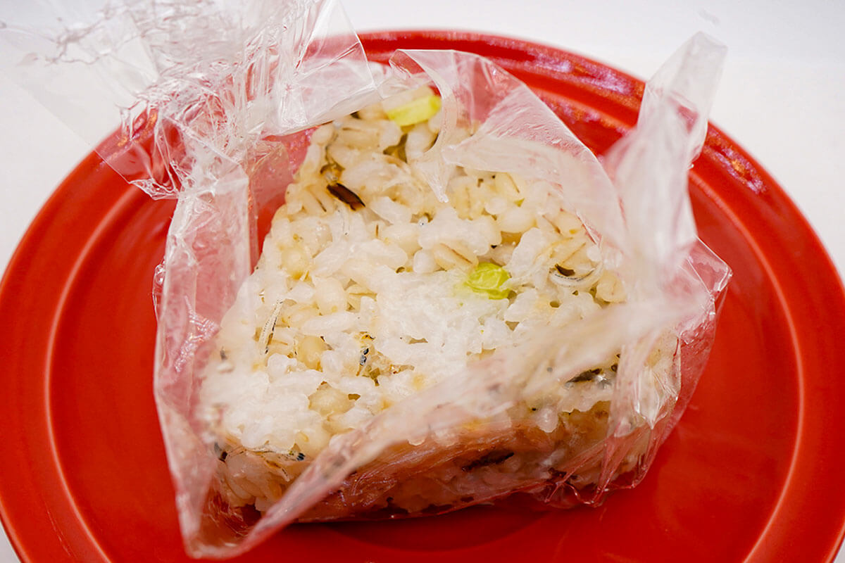 無印良品もち麦ごはんお枝豆塩昆布としらすおにぎり