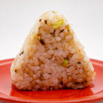 無印良品もち麦ごはんお枝豆塩昆布としらすおにぎり