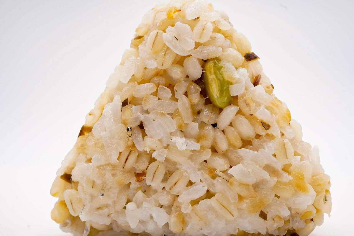 無印良品もち麦ごはんお枝豆塩昆布としらすおにぎり