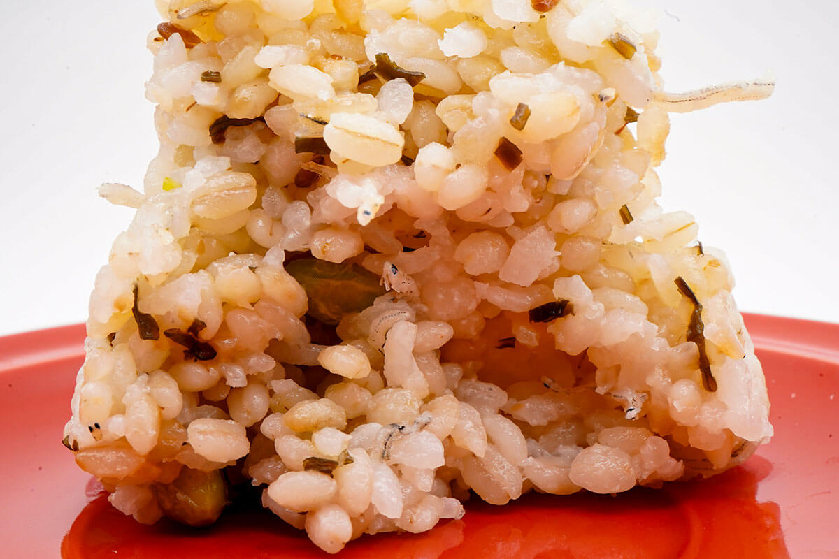 無印良品もち麦ごはんお枝豆塩昆布としらすおにぎり