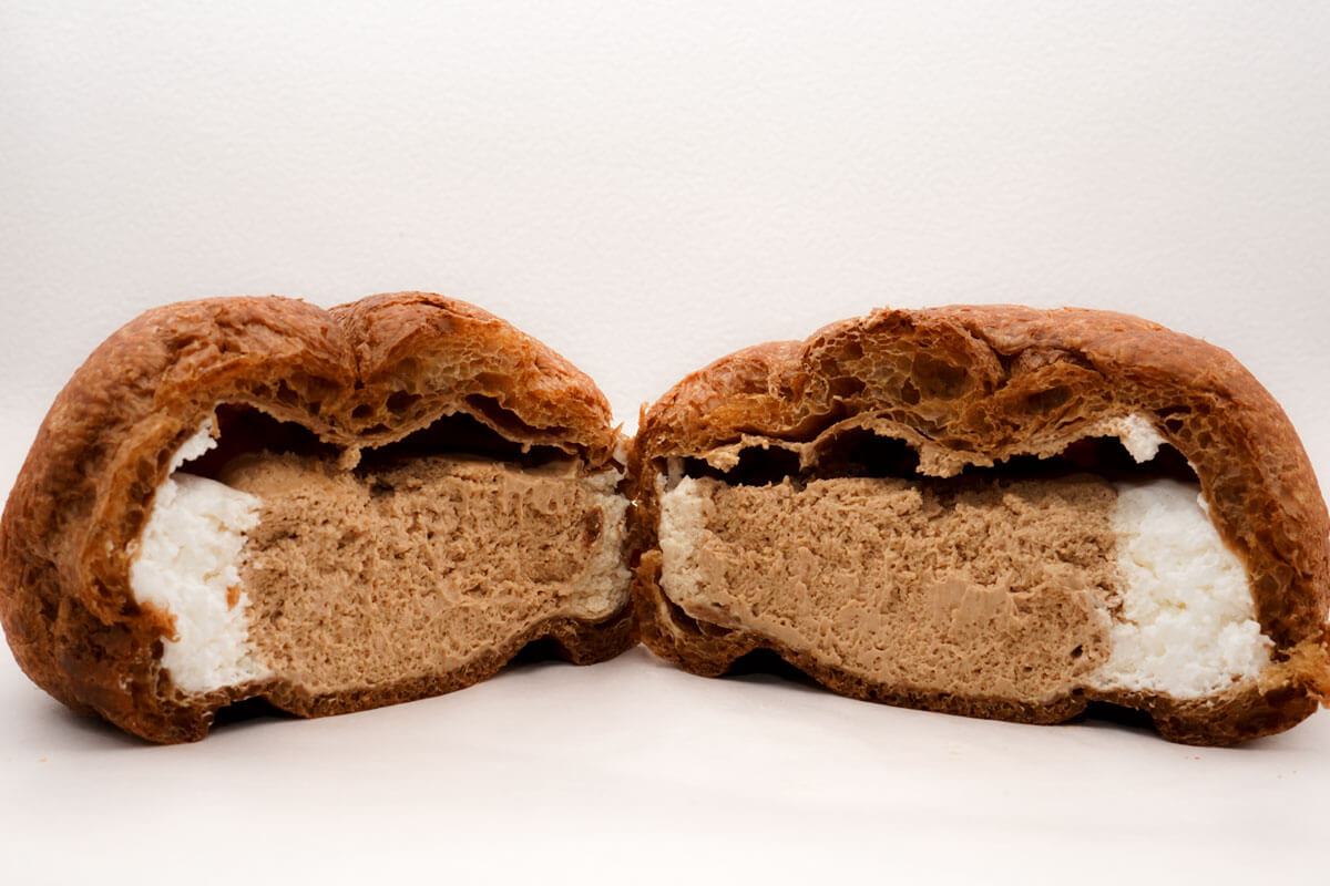 盛りすぎ！大きなチョコシュー（チョコクリーム＆ホイップ）