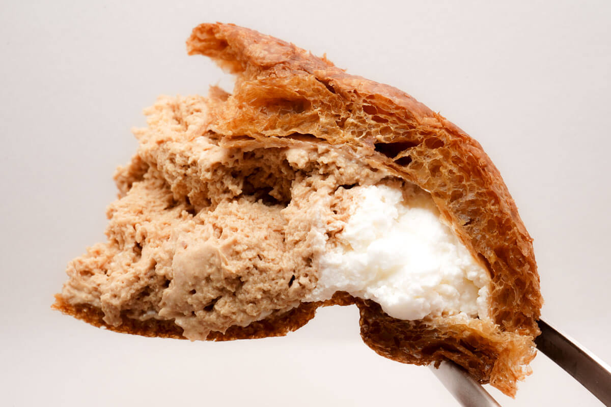 盛りすぎ！大きなチョコシュー（チョコクリーム＆ホイップ）