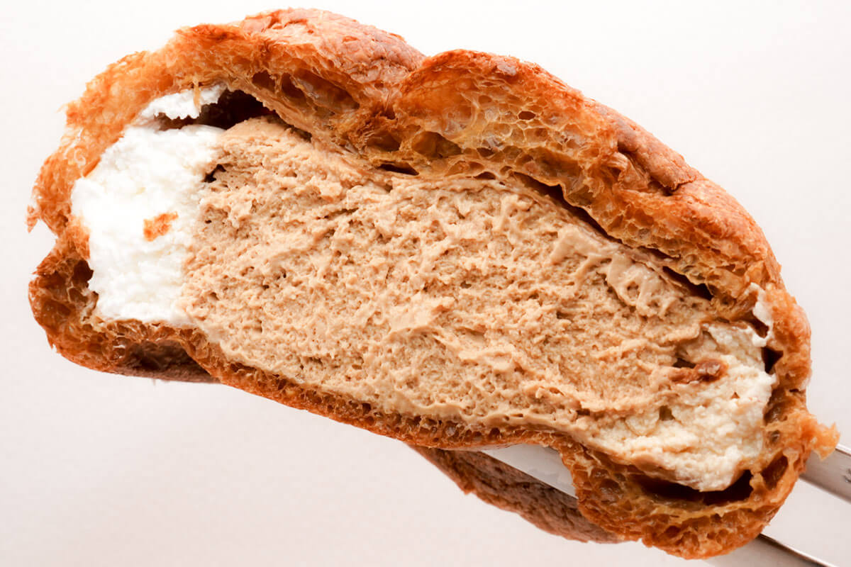 盛りすぎ！大きなチョコシュー（チョコクリーム＆ホイップ）