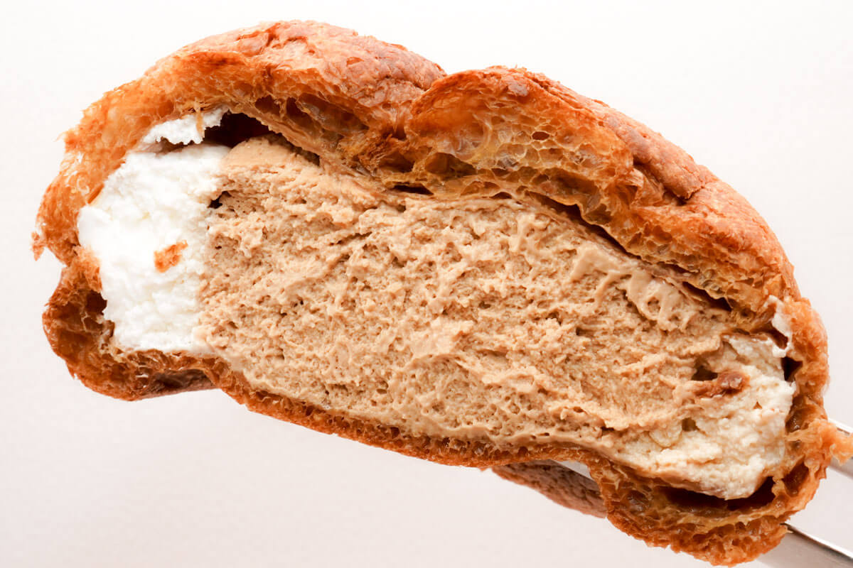 盛りすぎ！大きなチョコシュー（チョコクリーム＆ホイップ）