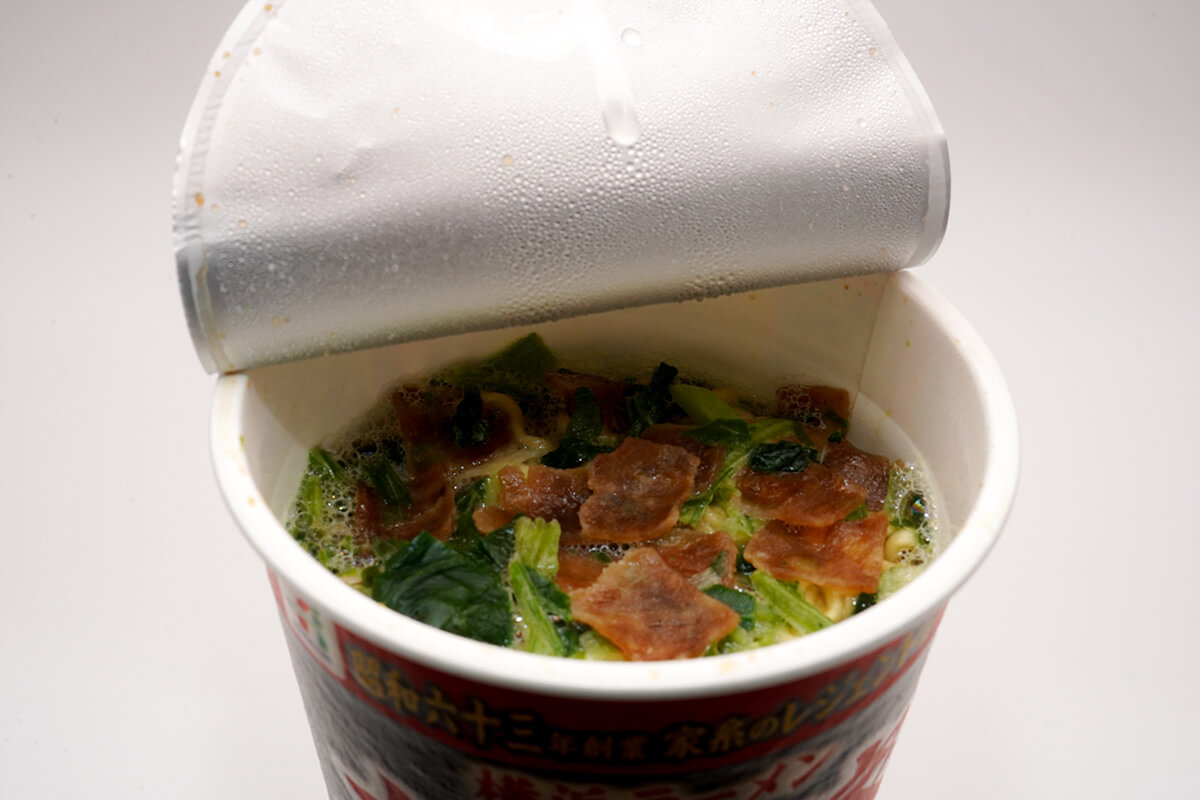 セブンイレブン「７プレミアム 横浜ラーメン六角家 濃厚家系豚骨醤油ラーメン」