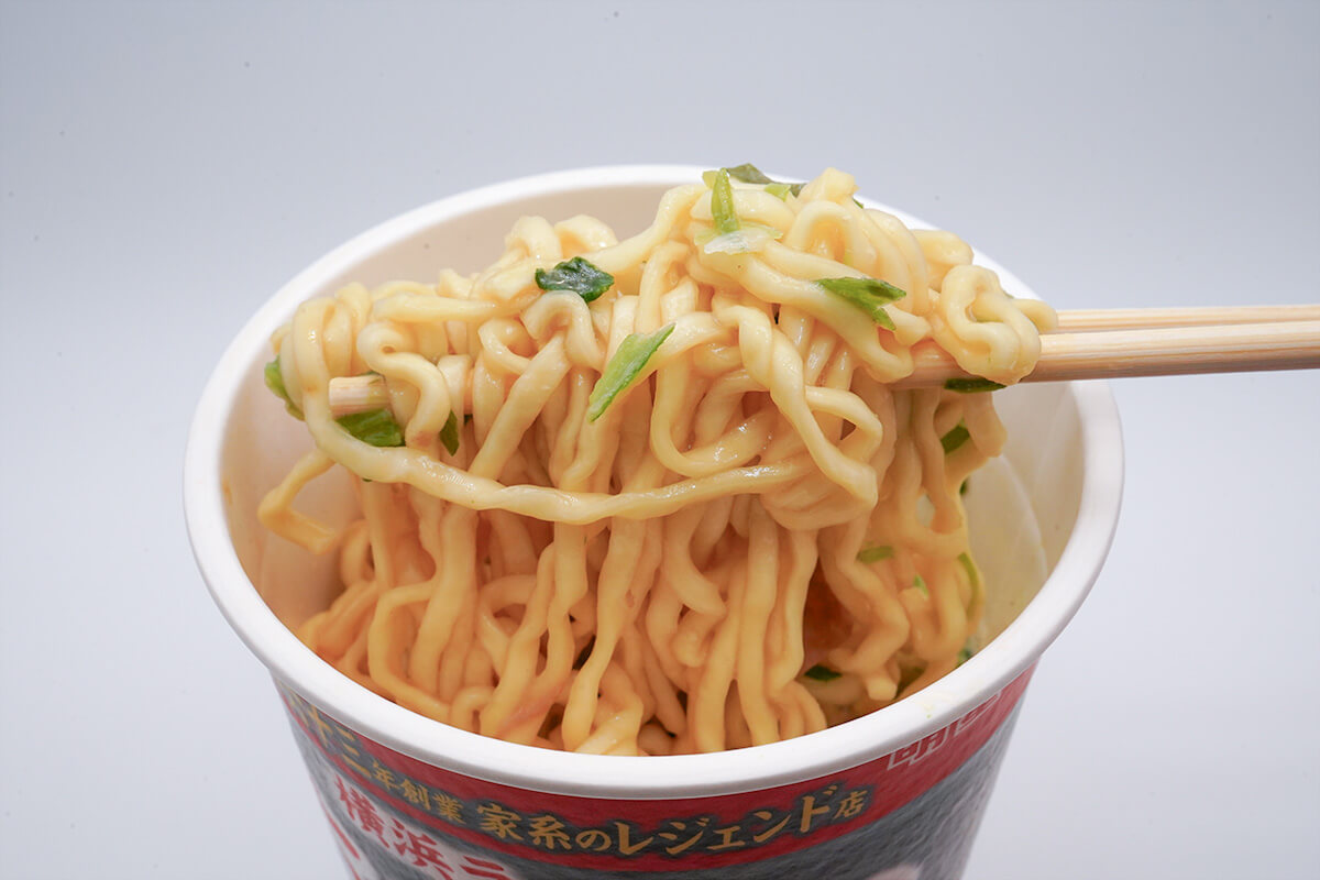 セブンイレブン「７プレミアム 横浜ラーメン六角家 濃厚家系豚骨醤油ラーメン」