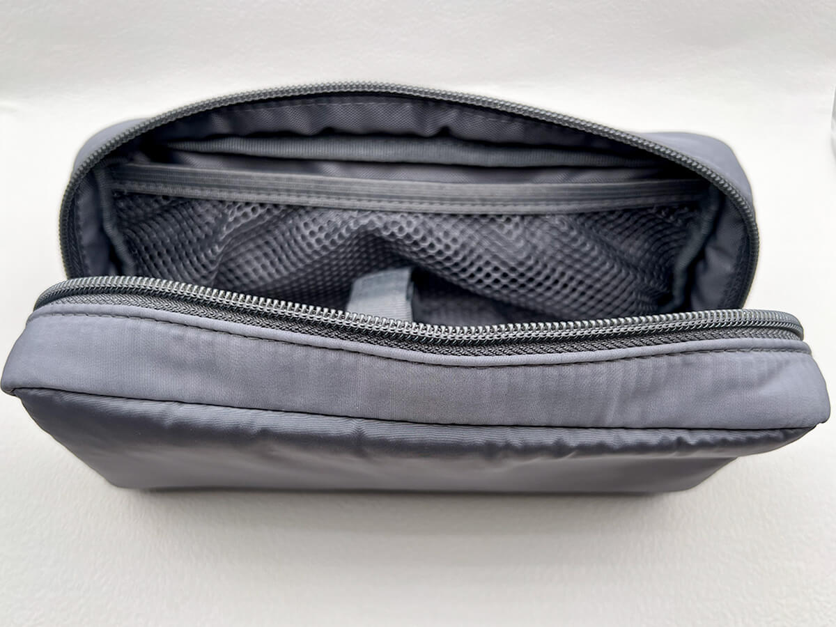 無印良品「ポリエステルガジェットポーチ」