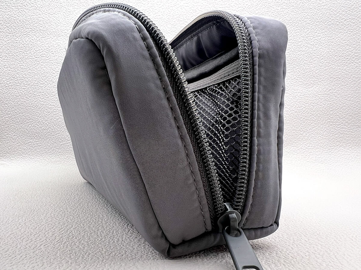 無印良品「ポリエステルガジェットポーチ」