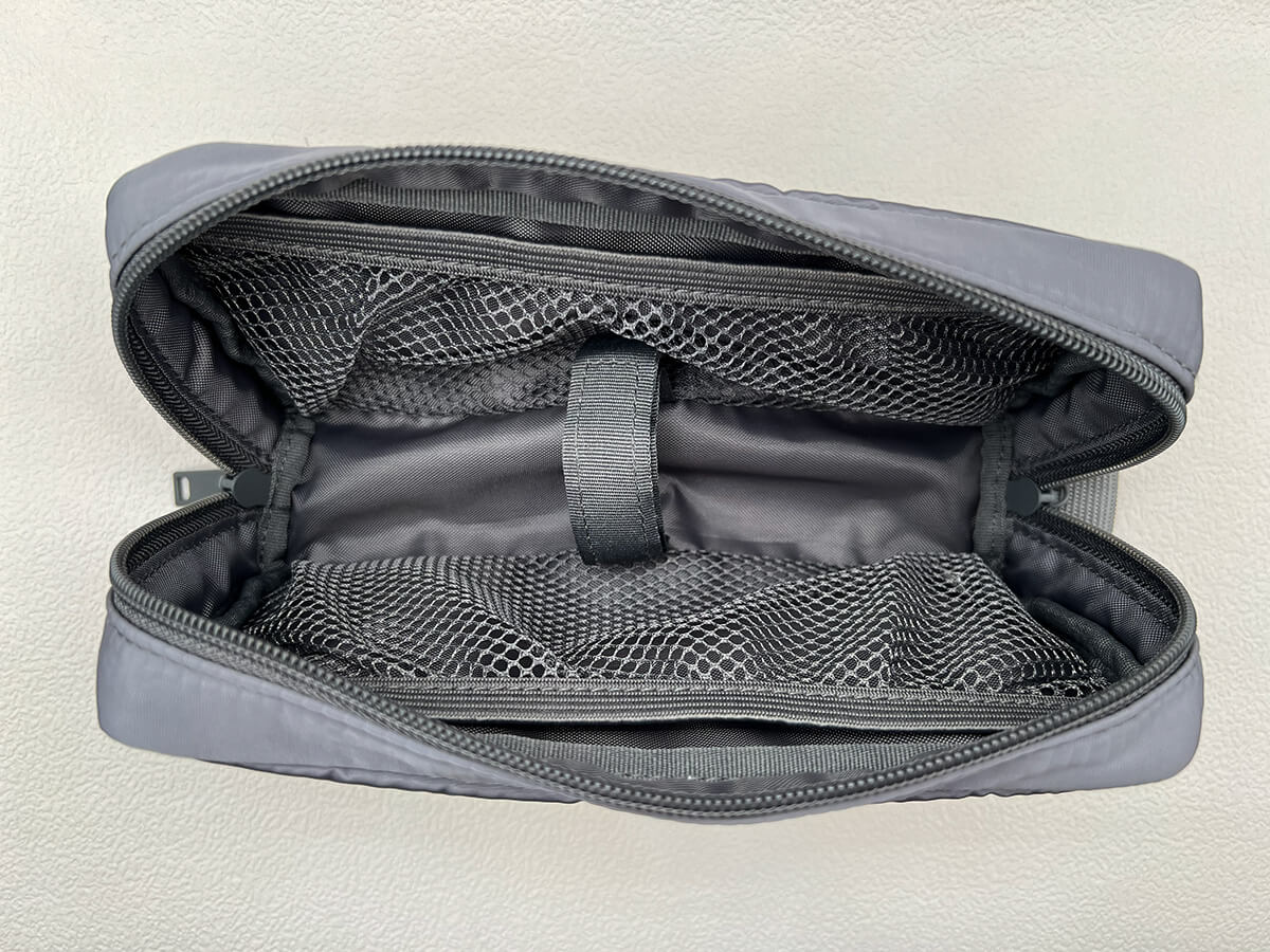 無印良品「ポリエステルガジェットポーチ」