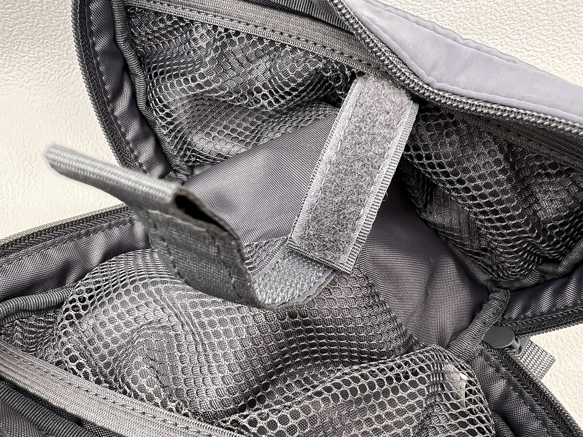 無印良品「ポリエステルガジェットポーチ」