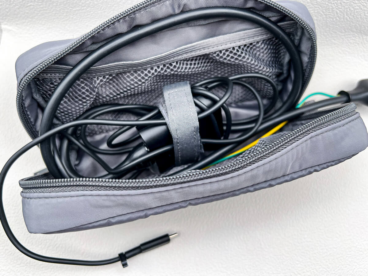 無印良品「ポリエステルガジェットポーチ」