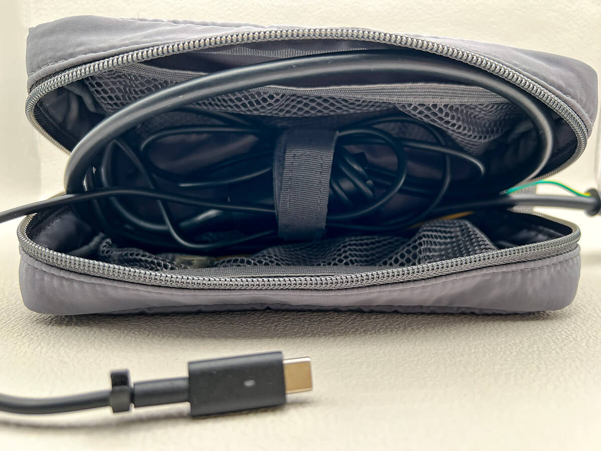 無印良品「ポリエステルガジェットポーチ」