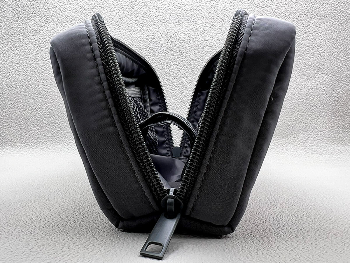 無印良品「ポリエステルガジェットポーチ」