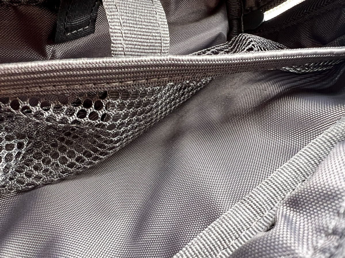 無印良品「ポリエステルガジェットポーチ」