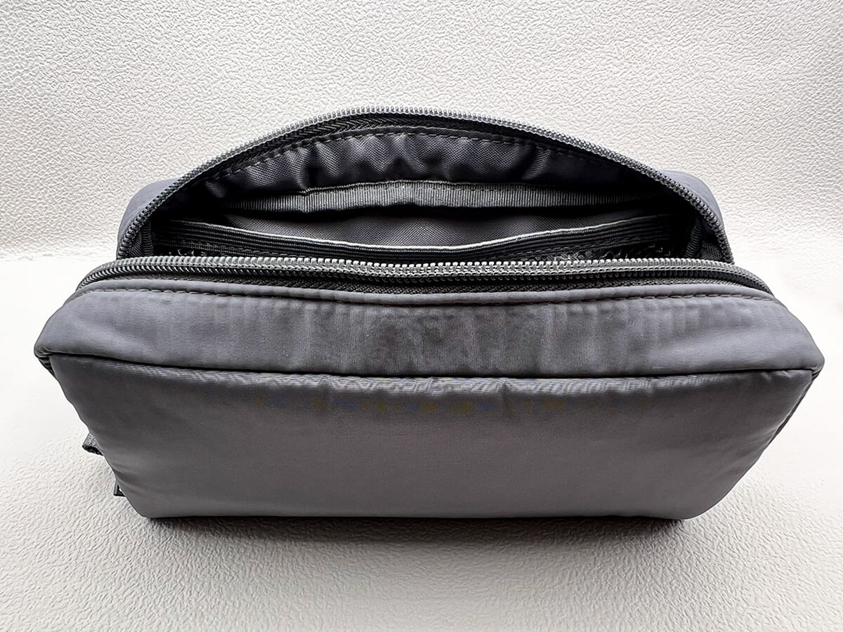 無印良品「ポリエステルガジェットポーチ」