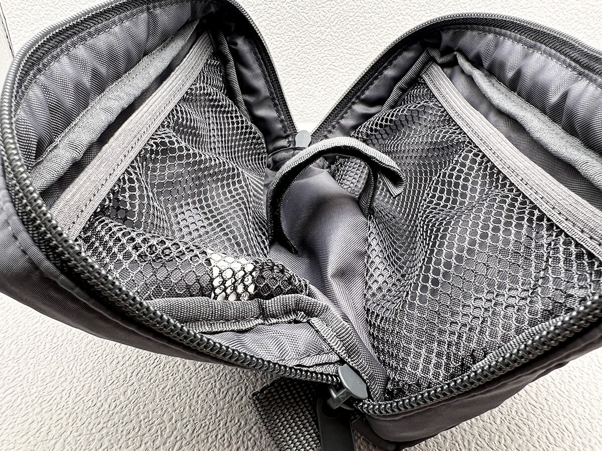 無印良品「ポリエステルガジェットポーチ」