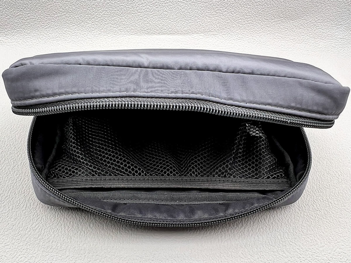 無印良品「ポリエステルガジェットポーチ」