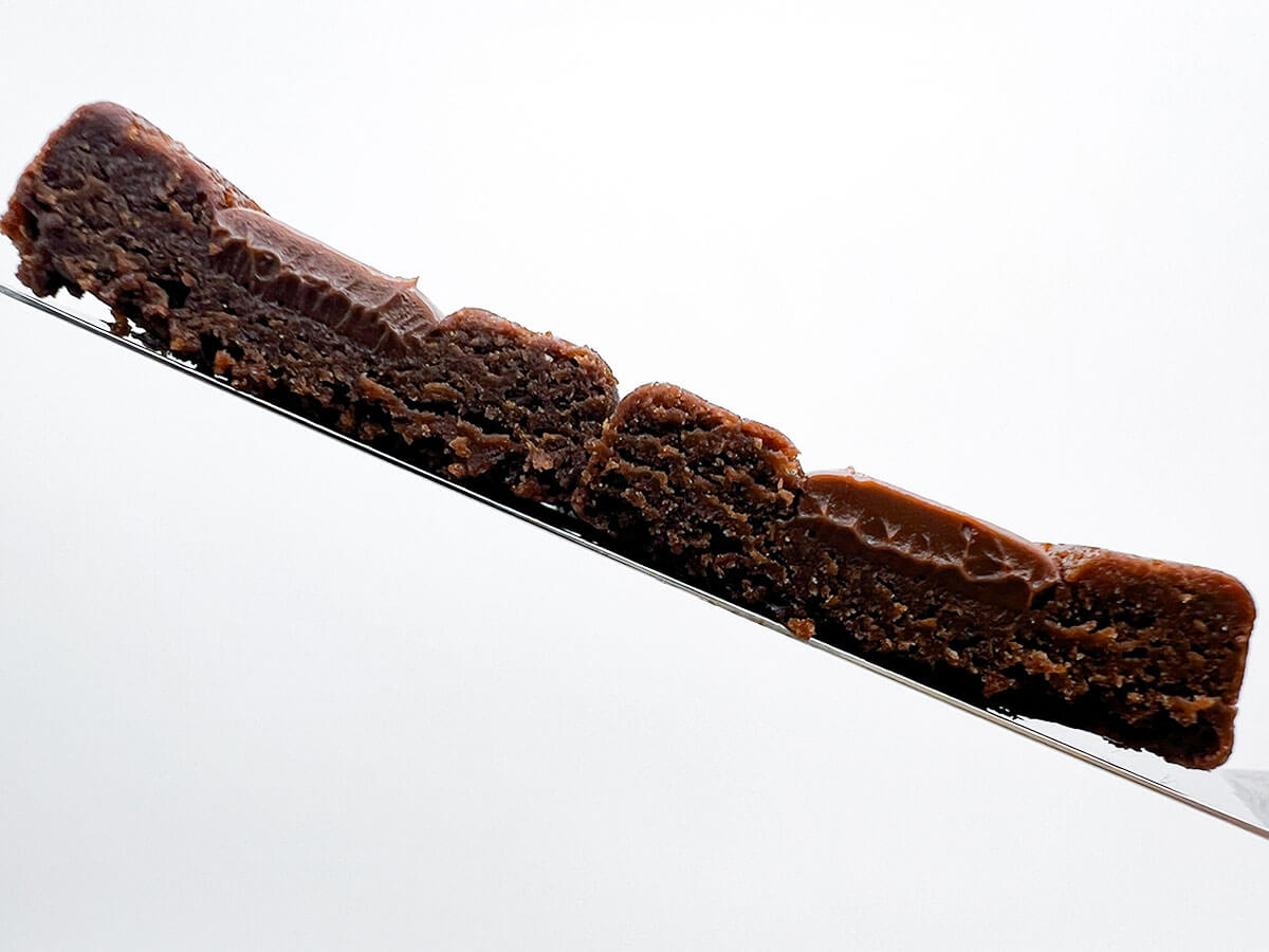 ファミマ「かじる濃厚ガトーショコラ」