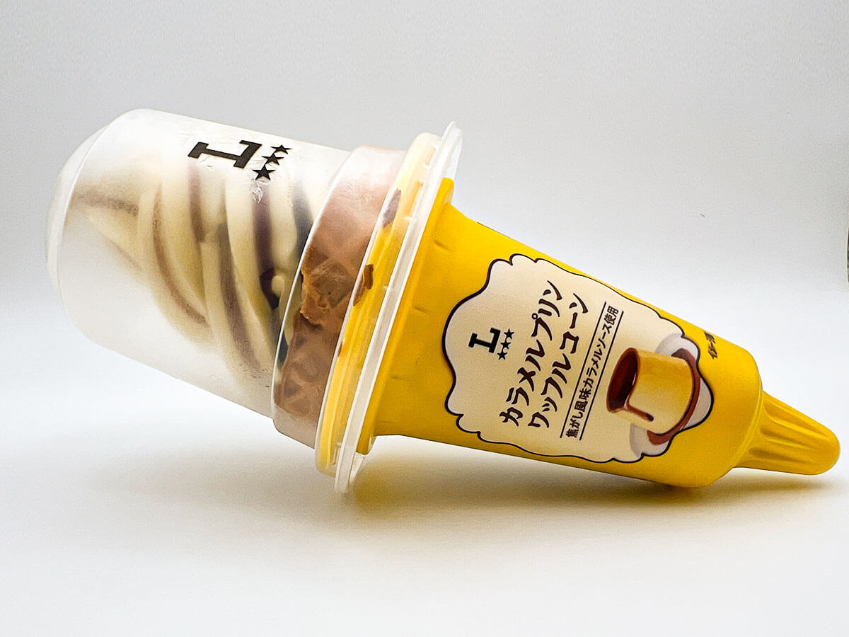 ローソンのカラメルプリンワッフルコーン