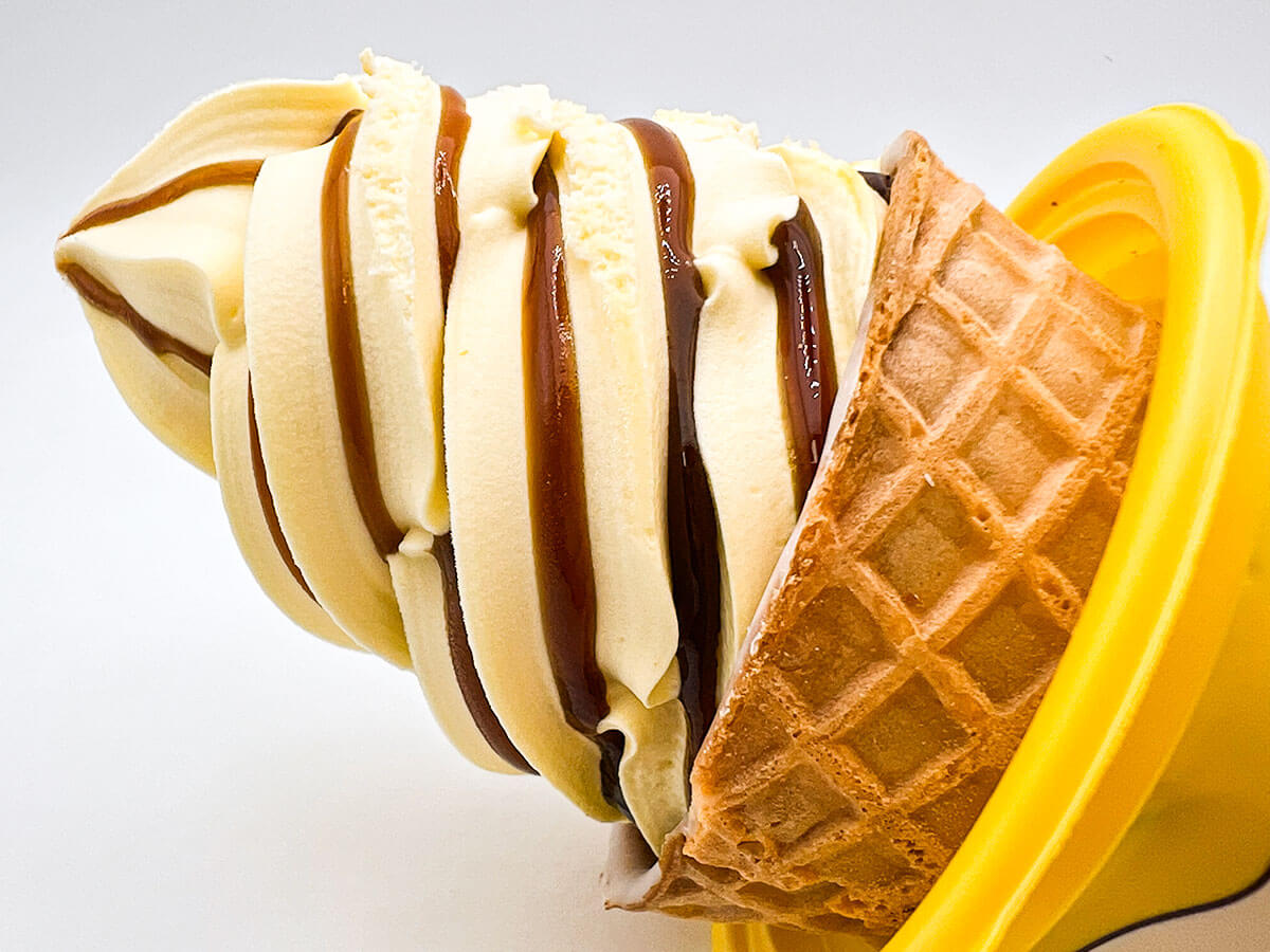 ローソンのカラメルプリンワッフルコーン