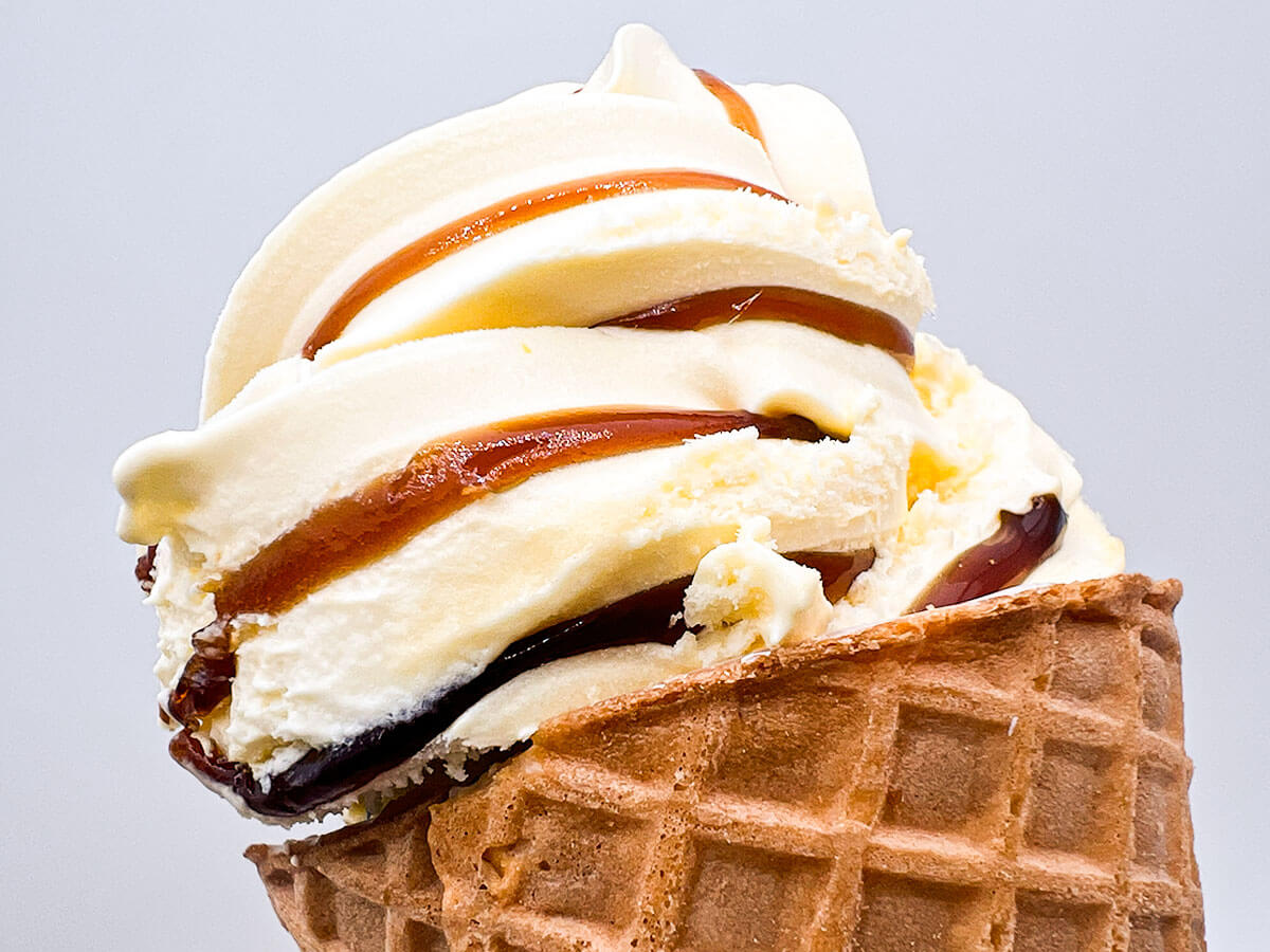 ローソンのカラメルプリンワッフルコーン