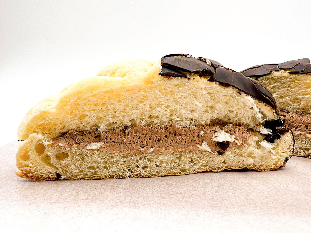 ファミマトリプルチョコメロンパン