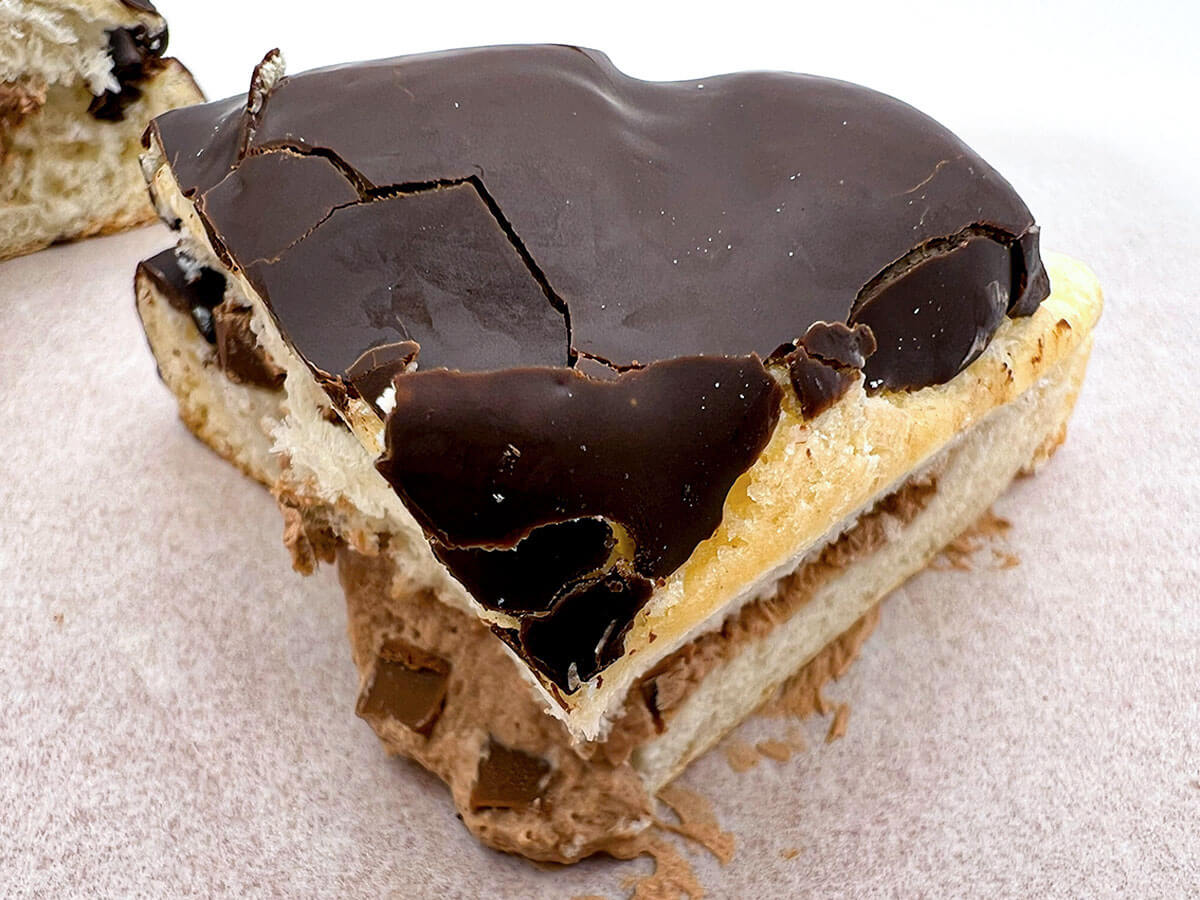 ファミマトリプルチョコメロンパン