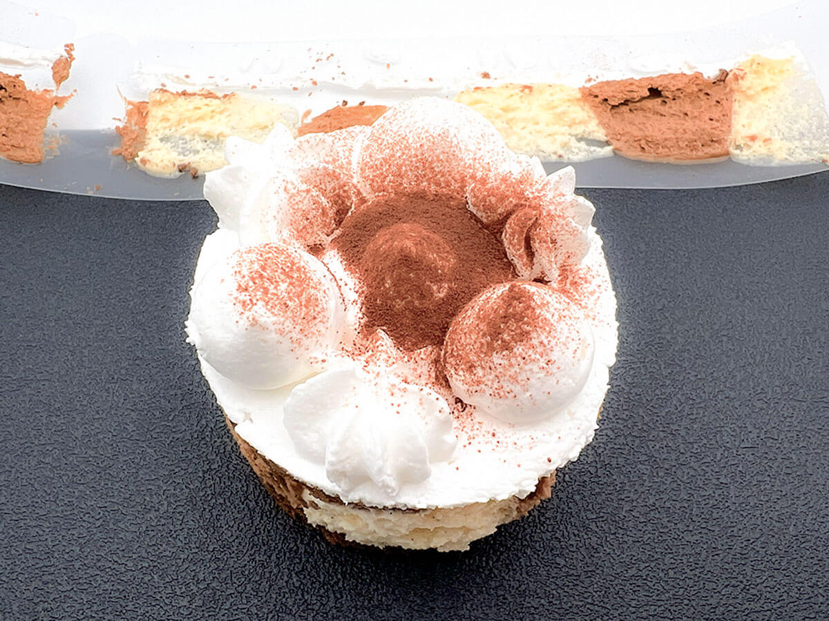 ファミマピエール・エルメ　アンソロジー監修　チョコレートバニラケーキ