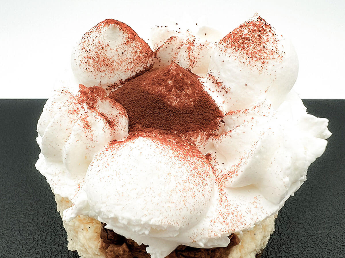 ファミマピエール・エルメ　アンソロジー監修　チョコレートバニラケーキ