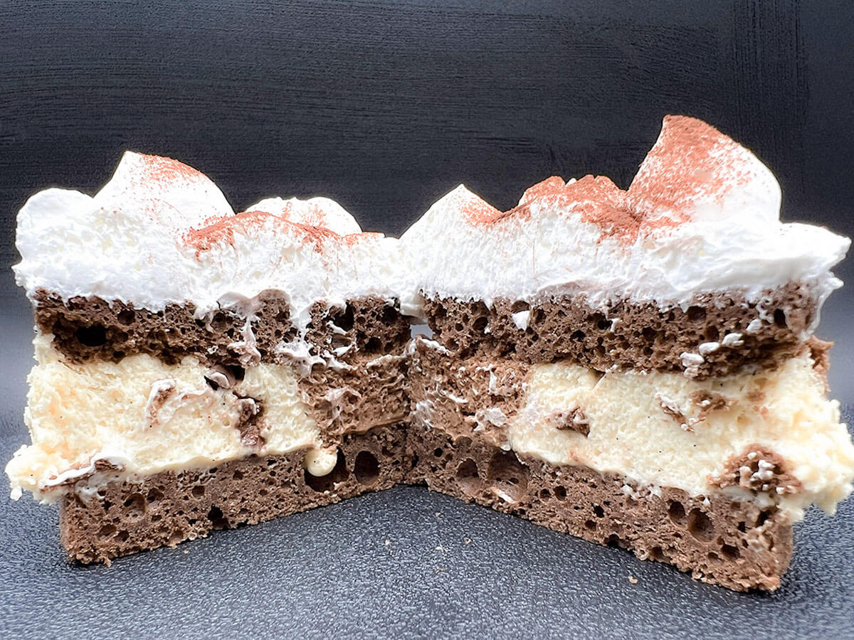 ファミマピエール・エルメ　アンソロジー監修　チョコレートバニラケーキ