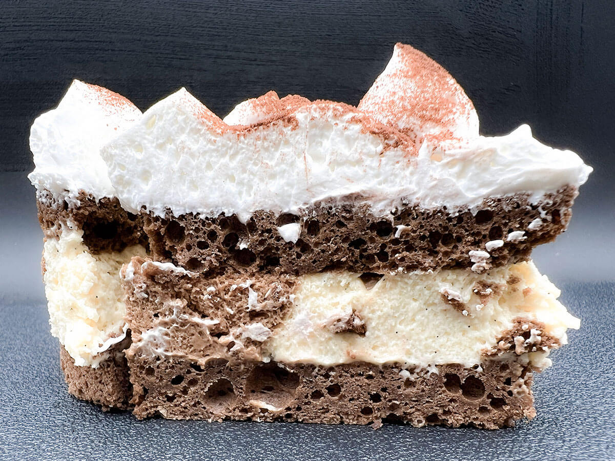 ファミマピエール・エルメ　アンソロジー監修　チョコレートバニラケーキ