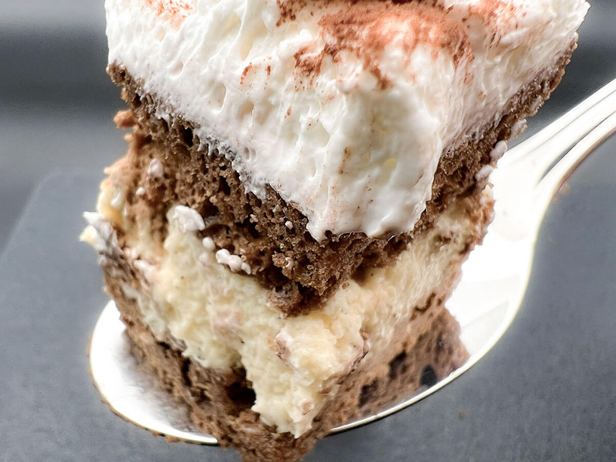 ファミマピエール・エルメ　アンソロジー監修　チョコレートバニラケーキ