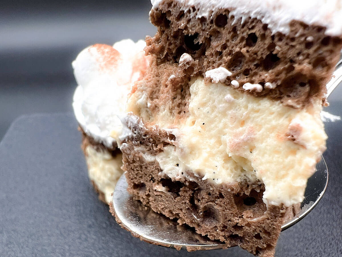 ファミマピエール・エルメ　アンソロジー監修　チョコレートバニラケーキ