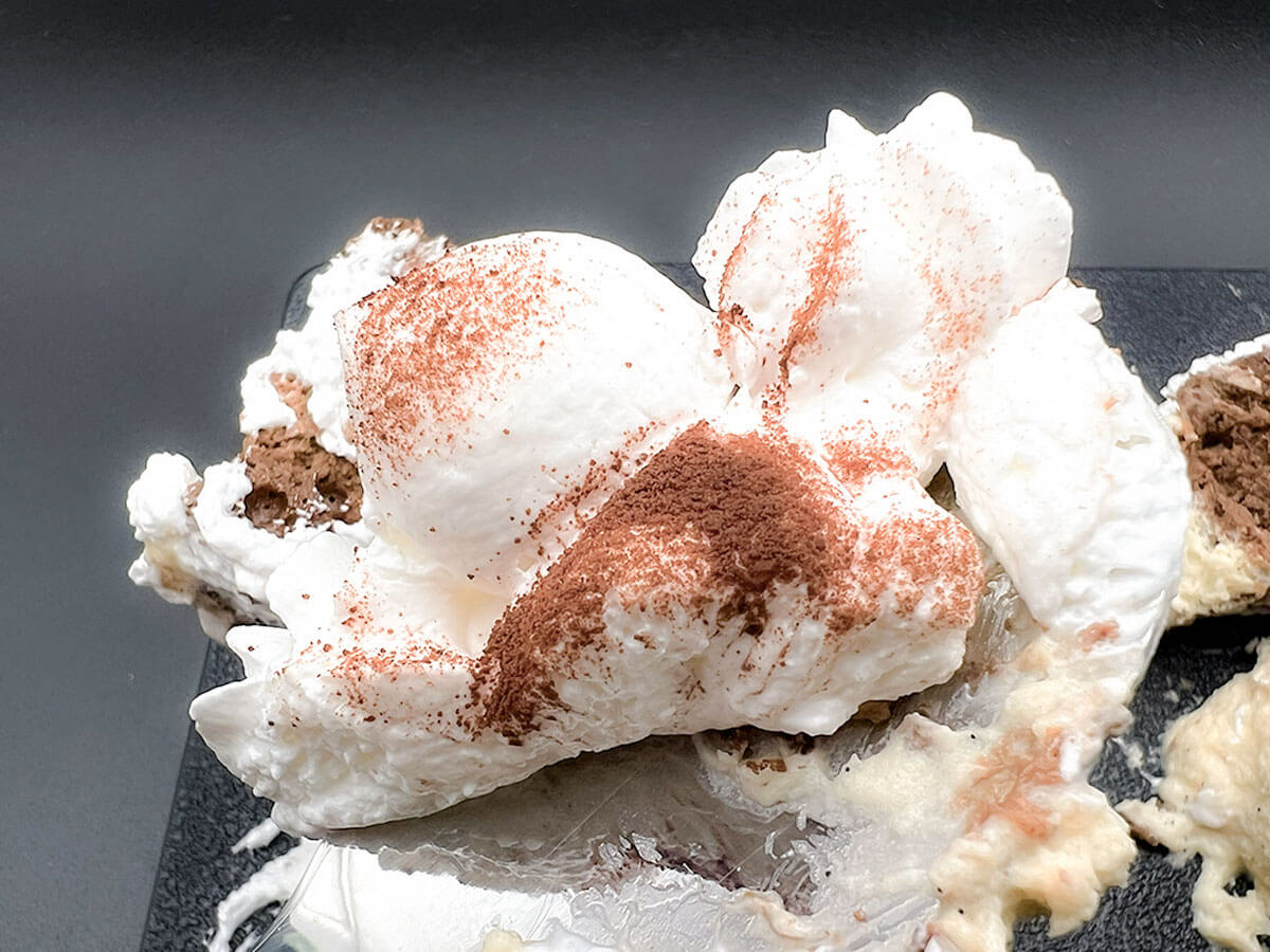 ファミマピエール・エルメ　アンソロジー監修　チョコレートバニラケーキ