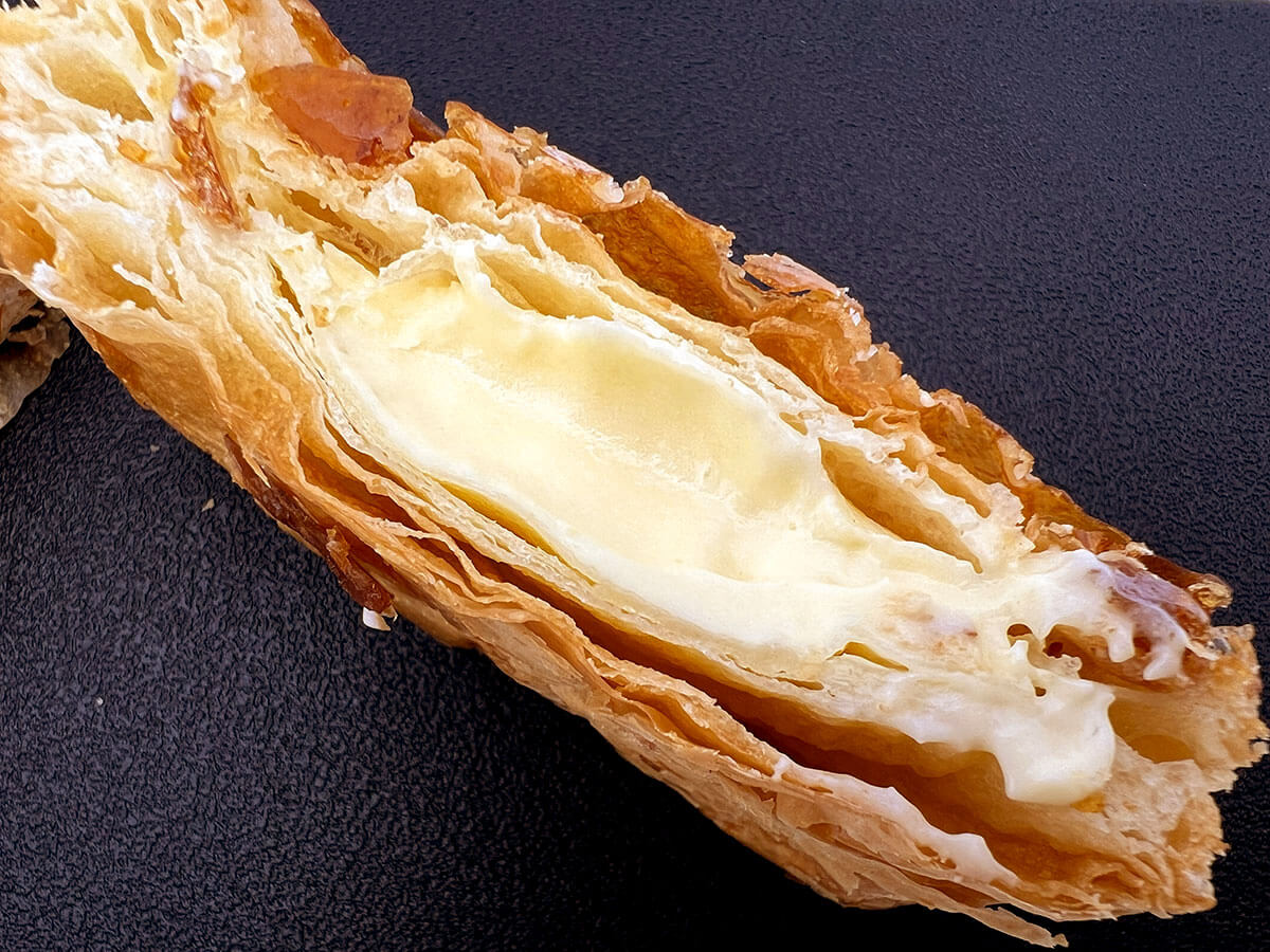 ファミマ「クレームブリュレ風クイニーアマン」