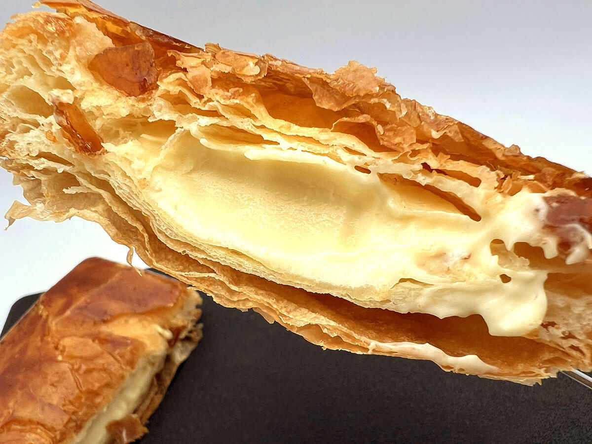 ファミマ「クレームブリュレ風クイニーアマン」