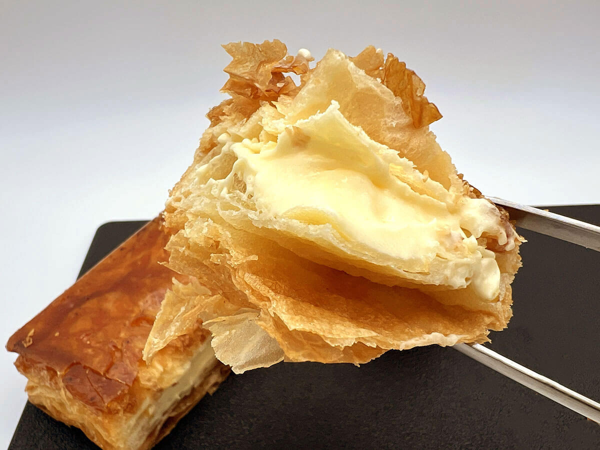 ファミマ「クレームブリュレ風クイニーアマン」