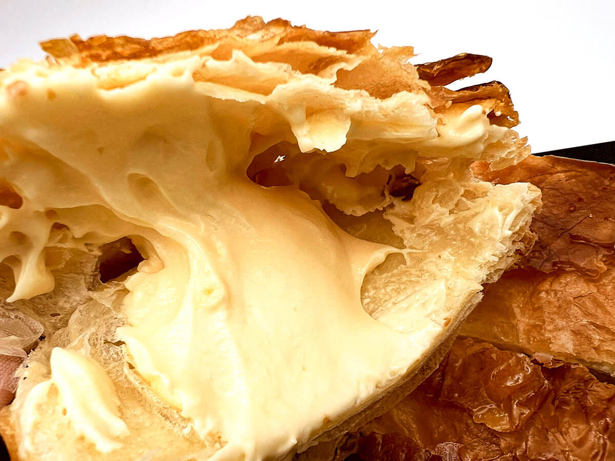 ファミマ「クレームブリュレ風クイニーアマン」